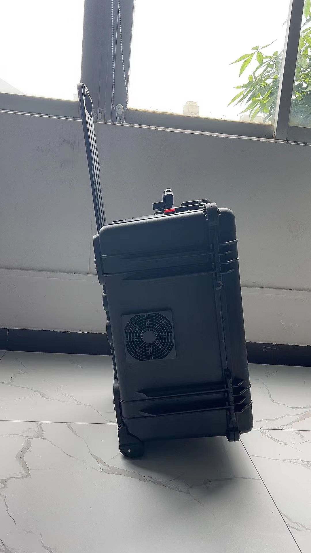  杜集手拉箱型移动通信干扰器